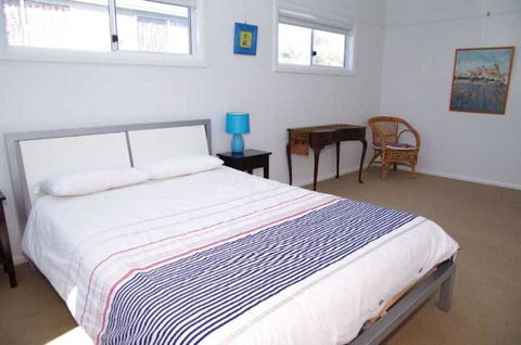 Hampstead 32 Main Street - Accommodation Burleigh 2