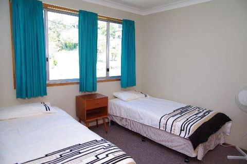 Sea View 3 Hodgson Street - Accommodation Burleigh 3