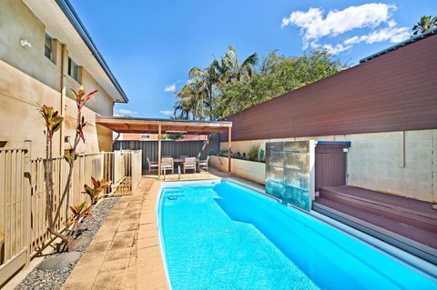 143 Matthew Flinders Drive Port Macquarie - Accommodation Burleigh 4