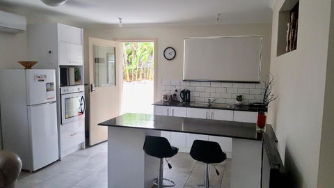 Inna Nutshell - Accommodation Burleigh 5