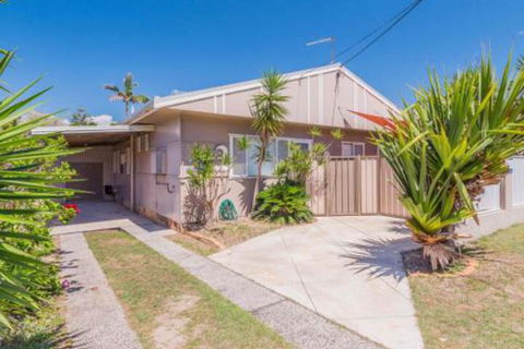 Yamba Daze Sunrise Pet Friendly - Accommodation Burleigh 3