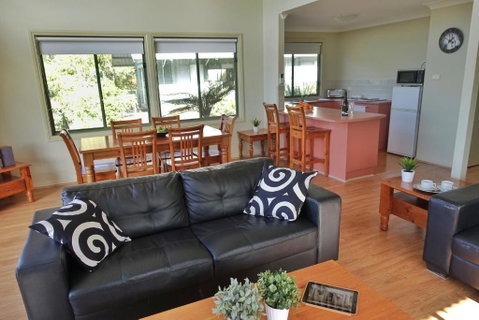 SkyView Villa - Accommodation Burleigh 5