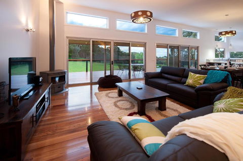 Alyonah Daylesford - Accommodation Burleigh 6