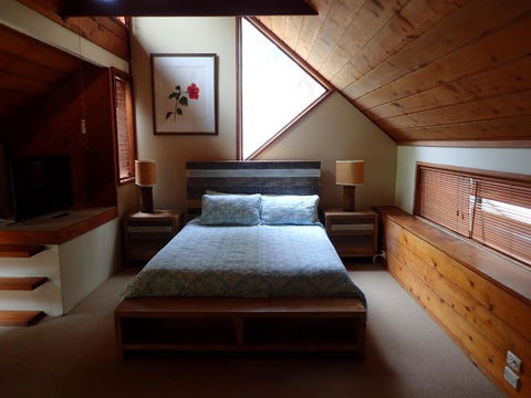 Lake Russell Retreat - Accommodation Burleigh 2