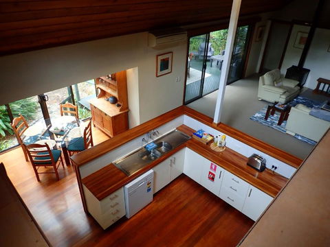 Lake Russell Retreat - Accommodation Burleigh 3