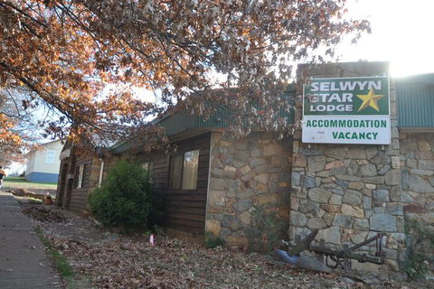 Selwyn Star Lodge - Accommodation Burleigh 2