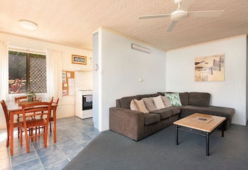 Yamba Towers 2 - Accommodation Burleigh 6