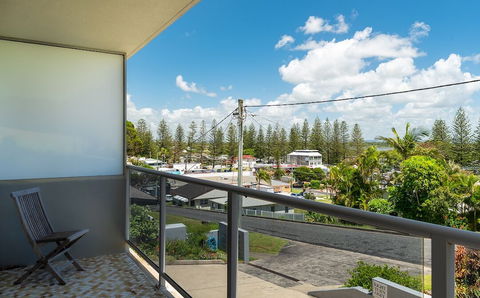 Yamba Towers 2 - Accommodation Burleigh 5