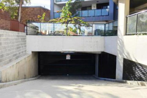Stunning Liverpool 2Bed 2Bath Apartment With Breathtaking Views! 1 Month Stays Available - Accommodation Burleigh 7