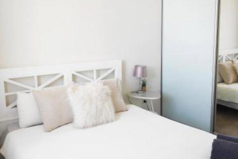 Stunning Liverpool 2Bed 2Bath Apartment With Breathtaking Views! 1 Month Stays Available - Accommodation Burleigh 4