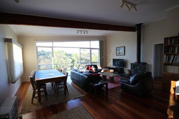 Fairways Close - Accommodation Burleigh 2