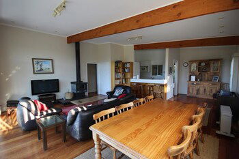 Fairways Close - Accommodation Burleigh 3