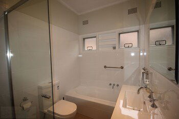 Fairways Close - Accommodation Burleigh 4