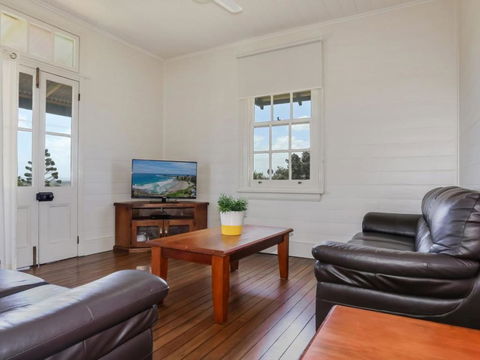 Yamba Pilot Cottage 2 Pets Welcome Close To Beach - Accommodation Burleigh 3