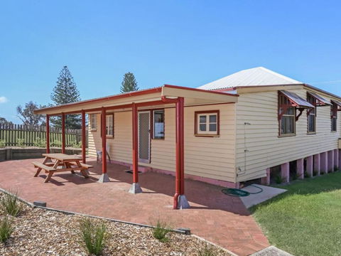 Yamba Pilot Cottage 1 Pets Welcome Close To Beach - Accommodation Burleigh 4