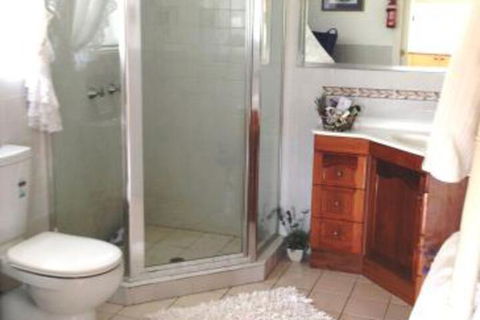 Milford Country Cottages - Accommodation Burleigh 5