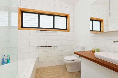 COASTAL BEAUTY On BRUCE - Accommodation Burleigh 4