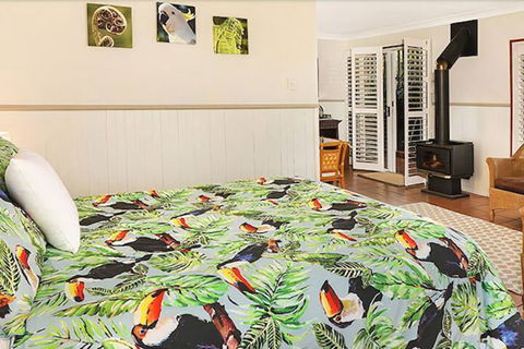 Avocado Grove B & B - Accommodation Burleigh 2