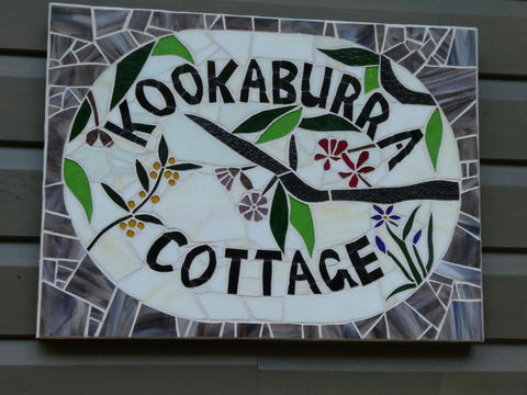 Kookaburra Cottage At Uralba Eco Cottages - Accommodation Burleigh 2