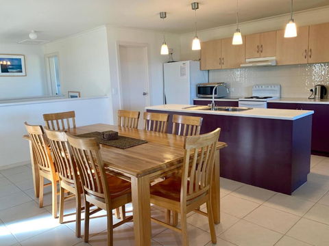 Bayview Beach House Apartment No 1 - Accommodation Burleigh 2
