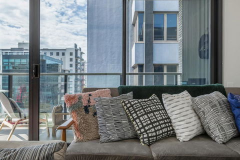 LIGHT AIRY SPACIOUS QUEENS ROAD APARTMENT - Accommodation Burleigh 6