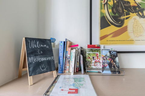LIGHT AIRY SPACIOUS QUEENS ROAD APARTMENT - Accommodation Burleigh 1