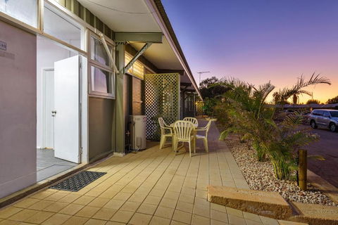 Getaway Villas Unit 38 10 2 Bedroom Self Contained Accommodation - Accommodation Burleigh 7