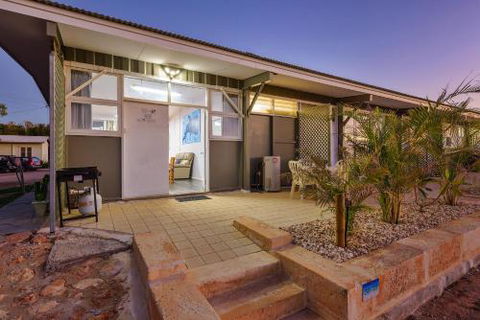 Getaway Villas Unit 38 10 2 Bedroom Self Contained Accommodation - Accommodation Burleigh 3