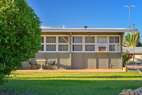 Getaway Villas Unit 38 10 2 Bedroom Self Contained Accommodation - Accommodation Burleigh 5