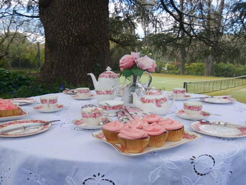 Robin Hill Manor Rambling Retreat & Tennis Court - Accommodation Burleigh 2