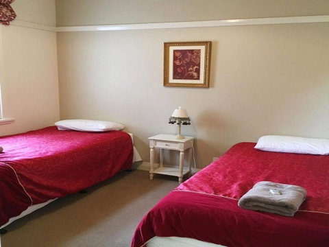 Robin Hill Manor Rambling Retreat & Tennis Court - Accommodation Burleigh 5