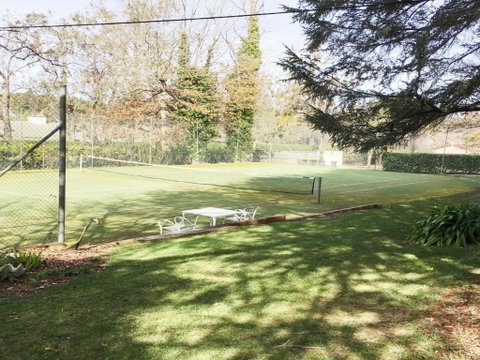 Robin Hill Manor Rambling Retreat & Tennis Court - Accommodation Burleigh 1