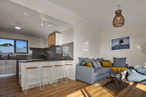 GRANITE BEACH HOUSE At Bay Of Fires - Accommodation Burleigh 6