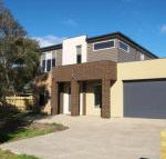 Modern Beachside 5 Bedrooms - Accommodation Burleigh