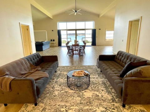Emu Bay Lodge - Accommodation Burleigh 6