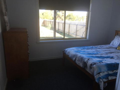 At HOME On HOLMES - Accommodation Burleigh 3