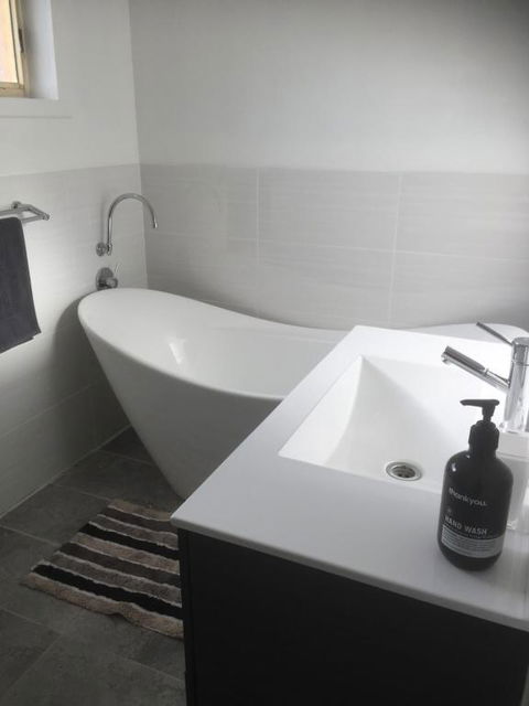 At HOME On HOLMES - Accommodation Burleigh 4