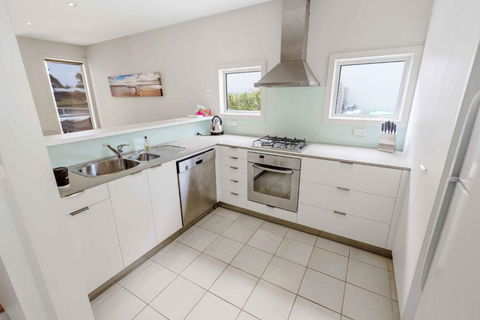 Beach 2 Waterfront Villa & Beach - Accommodation Burleigh 6