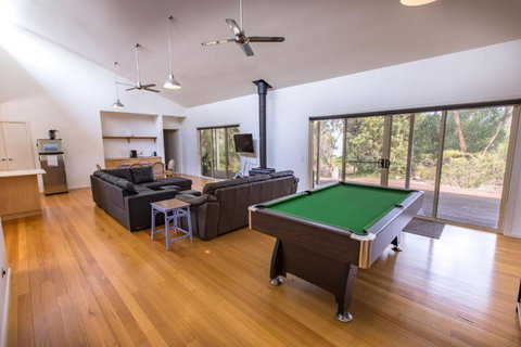 Acacia Lakehouse The Lake At Your Doorstep - Accommodation Burleigh 6