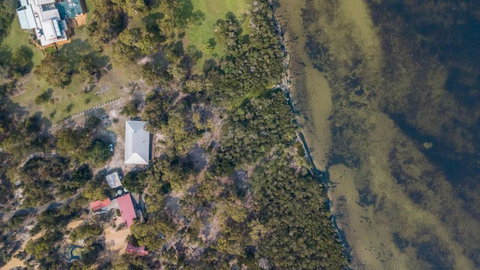 Acacia Lakehouse The Lake At Your Doorstep - Accommodation Burleigh 5