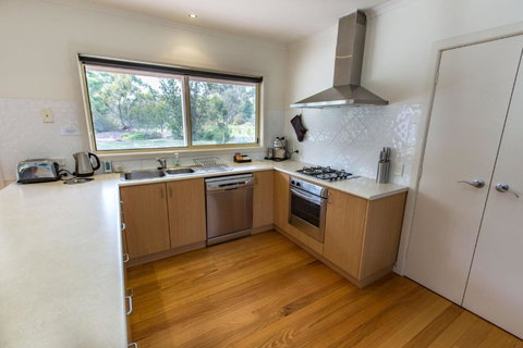 Acacia Lakehouse The Lake At Your Doorstep - Accommodation Burleigh 4