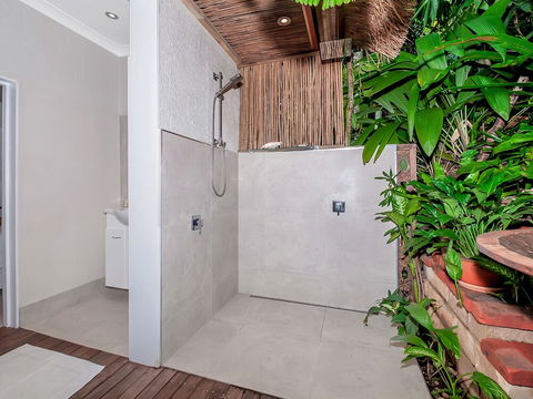 Unique Tropical Rainforest Getaway - Accommodation Burleigh 3