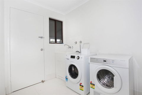 FABULOUS HOLIDAY HIDEAWAY COOLUM BEACH - Accommodation Burleigh 5