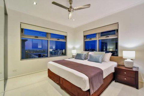 Oceana Darwin Central Oceanfront 3 Bedroom 2 Lounge Room Pool Gym Tennis Court Sleeps 9 - Accommodation Burleigh 6