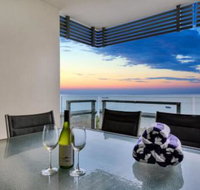 Oceana Darwin Central Oceanfront 3 bedroom 2 Lounge Room Pool Gym Tennis Court Sleeps 9 - Accommodation Burleigh