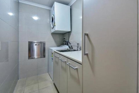 Oceana Darwin Central Oceanfront 3 Bedroom 2 Lounge Room Pool Gym Tennis Court Sleeps 9 - Accommodation Burleigh 7