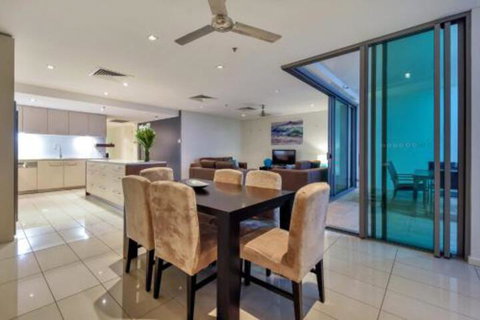 Oceana Darwin Central Oceanfront 3 Bedroom 2 Lounge Room Pool Gym Tennis Court Sleeps 9 - Accommodation Burleigh 3