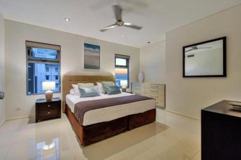 Oceana Darwin Central Oceanfront 3 Bedroom 2 Lounge Room Pool Gym Tennis Court Sleeps 9 - Accommodation Burleigh 4