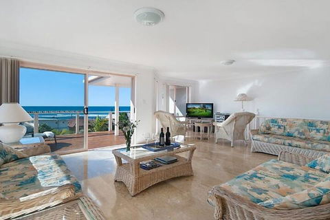 Pacific Rose Winter Holiday Special - Accommodation Burleigh 1