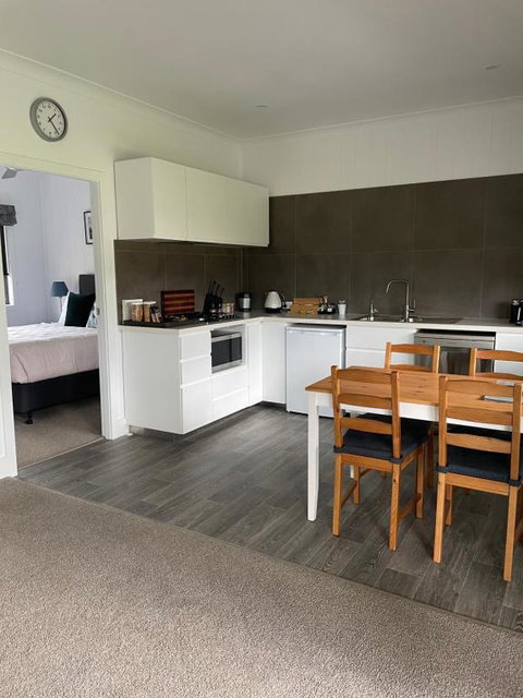 Appleyard BnB - Accommodation Burleigh 3